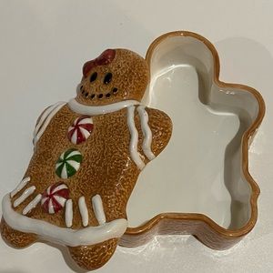 Vintage Gingerbread jewelry box with lid
